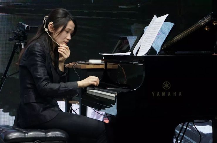 科技推动音乐教育创新，张希教授《古典主义时期钢琴奏鸣曲的演绎》公开课圆满成功